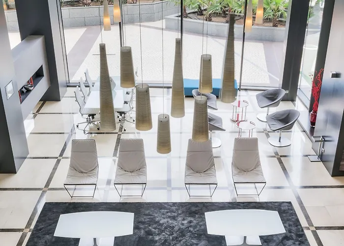 イルニオンアクア4 ホテル 4*