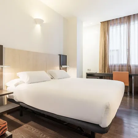 Отель Ilunion Aqua 4 4*