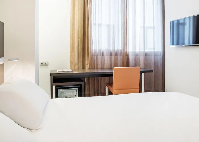 伊鲁尼阿奎拉4号康福特尔酒店 酒店 瓦伦西亚