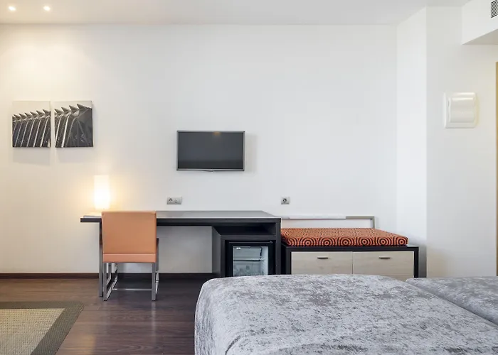 伊鲁尼阿奎拉4号康福特尔酒店