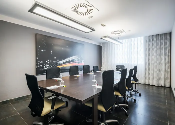 伊鲁尼阿奎拉4号康福特尔酒店 酒店 瓦伦西亚