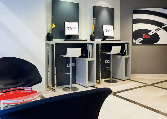 酒店 伊鲁尼阿奎拉4号康福特尔酒店 4*