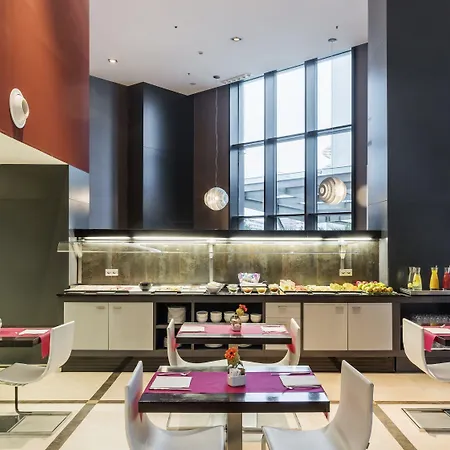 伊鲁尼阿奎拉4号康福特尔酒店 瓦伦西亚